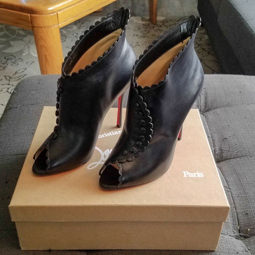 NIB Christian Louboutin Deguise 100 Black Ankle Bo